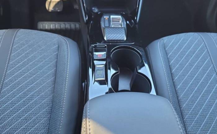 PEUGEOT 2008 HYBRID 145 E-DCS6 ALLURE