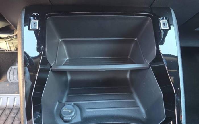 PEUGEOT 2008 HYBRID 145 E-DCS6 ALLURE