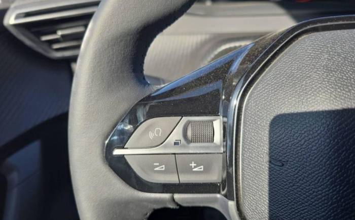 PEUGEOT 2008 Hybrid 145 e-dcs6 allure