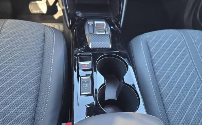 PEUGEOT 2008 Hybrid 145 e-dcs6 allure