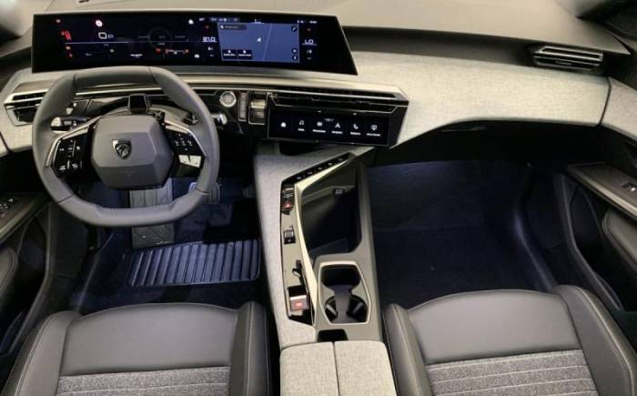 PEUGEOT 5008 HYBRID 145 CH E-DCS6 ALLURE
