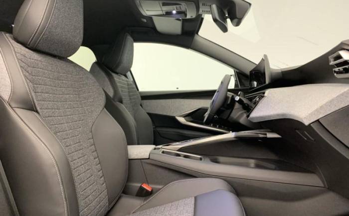 PEUGEOT 5008 HYBRID 145 CH E-DCS6 ALLURE