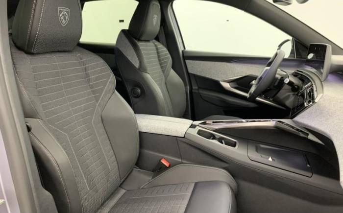 PEUGEOT 3008 HYBRID 145 E-DCS6 GT