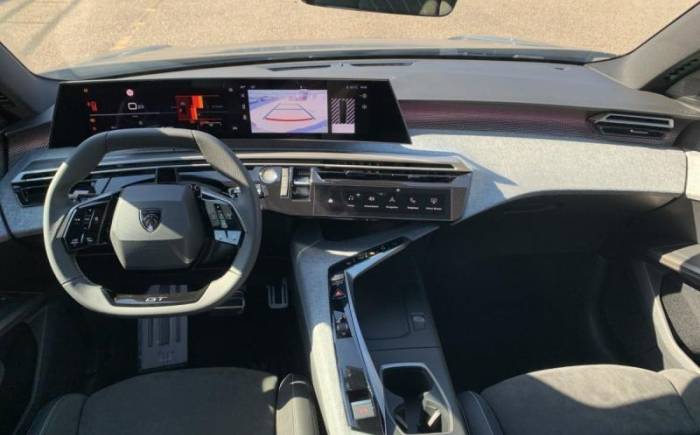PEUGEOT 5008 HYBRID 145 E-DCS6 GT