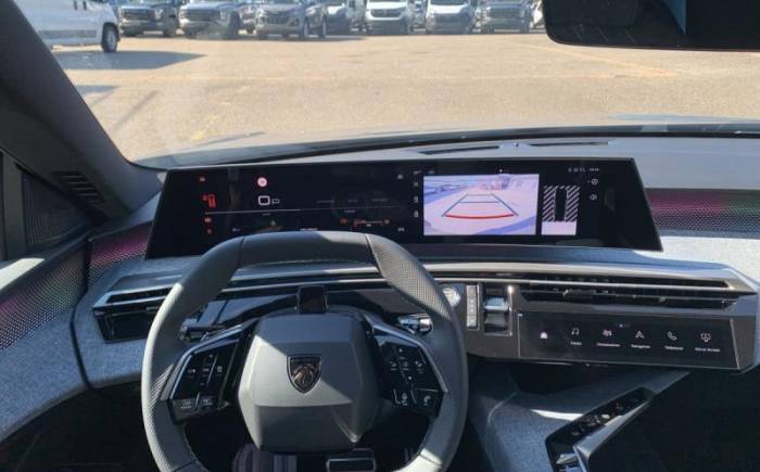 PEUGEOT 5008 HYBRID 145 E-DCS6 GT