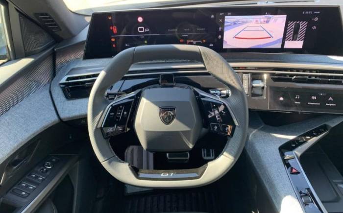 PEUGEOT 5008 HYBRID 145 E-DCS6 GT