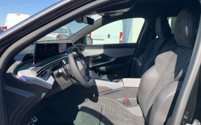 PEUGEOT 5008 HYBRID 145 E-DCS6 GT