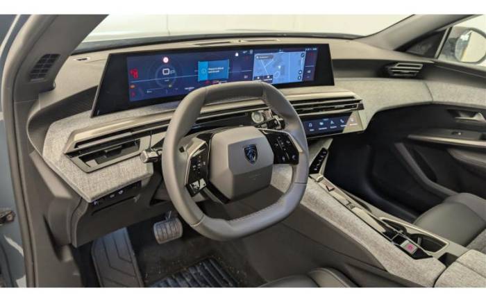 PEUGEOT 3008 HYBRID 145 E-DCS6 ALLURE