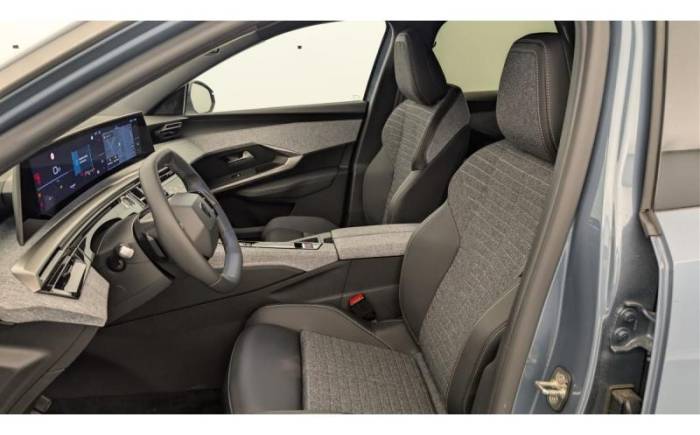 PEUGEOT 3008 HYBRID 145 E-DCS6 ALLURE