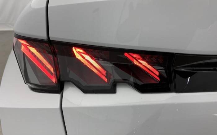 PEUGEOT 3008 HYBRID 145 E-DCS6 GT