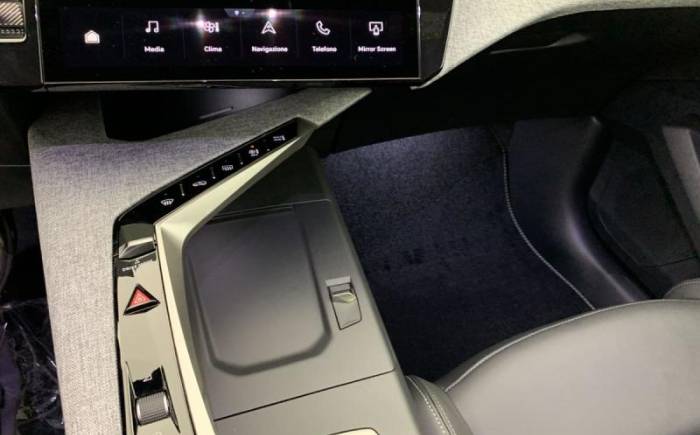 PEUGEOT 3008 HYBRID 145 E-DCS6 GT