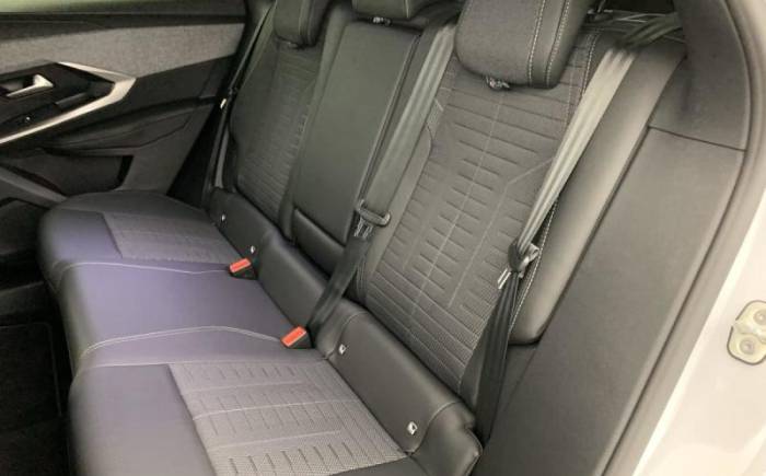 PEUGEOT 3008 HYBRID 145 E-DCS6 GT