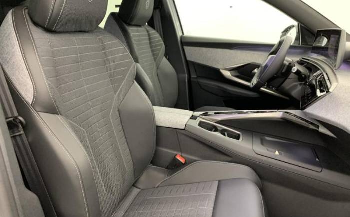 PEUGEOT 3008 HYBRID 145 E-DCS6 GT