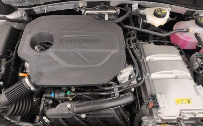 MG ZS 1.5 l hybrid+ 197 ch standard