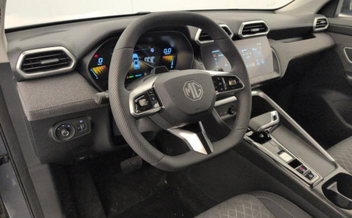 MG ZS 1.5 l hybrid+ 197 ch standard