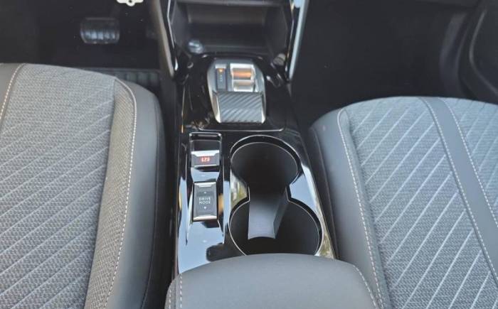PEUGEOT 2008 HYBRID 145 E-DCS6 ALLURE