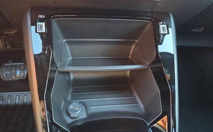 PEUGEOT 2008 HYBRID 145 E-DCS6 ALLURE