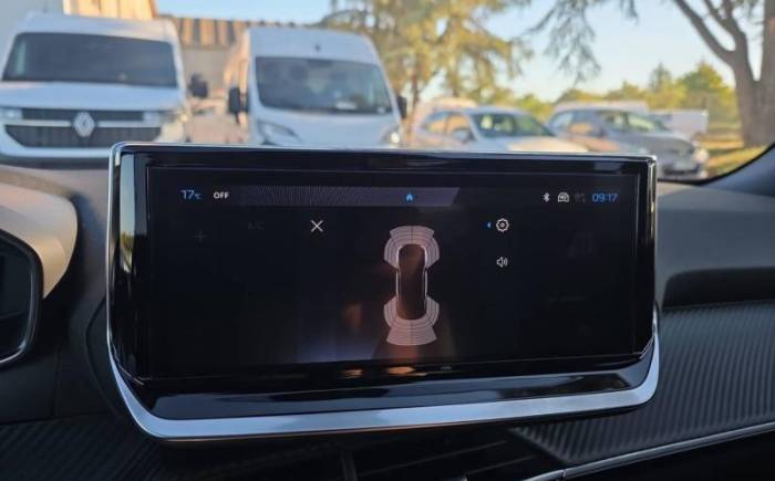 PEUGEOT 2008 HYBRID 145 E-DCS6 ALLURE