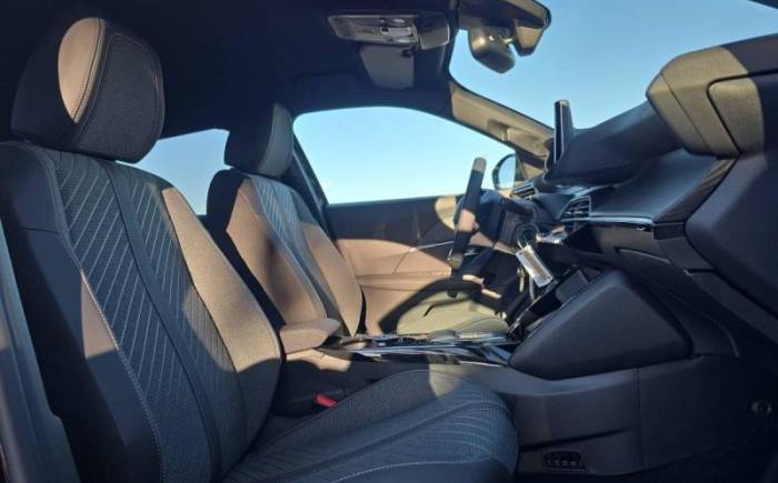 PEUGEOT 2008 HYBRID 145 E-DCS6 ALLURE