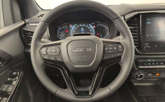 ISUZU D-MAX Crew cabine a t nitro sport 4 places
