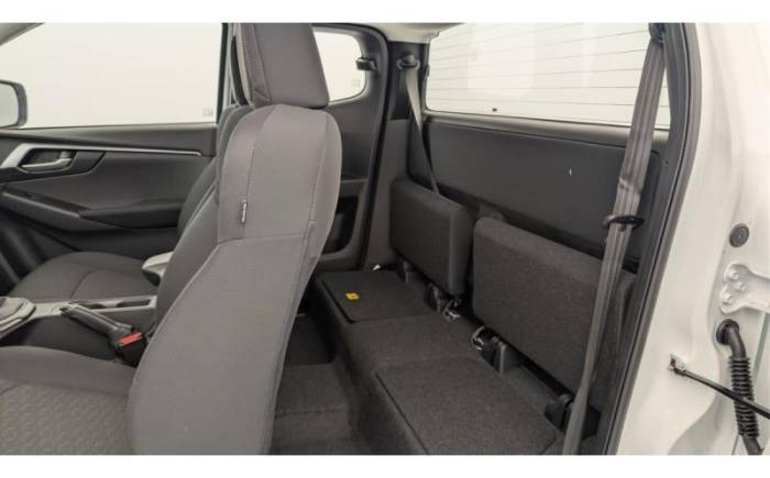 ISUZU D-MAX 2.2L SPACE CABINE M T EVOLUTION