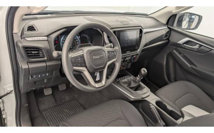 ISUZU D-MAX 2.2L SPACE CABINE M T EVOLUTION