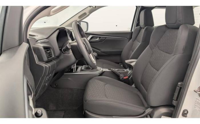 ISUZU D-MAX 2.2L SPACE CABINE M T EVOLUTION