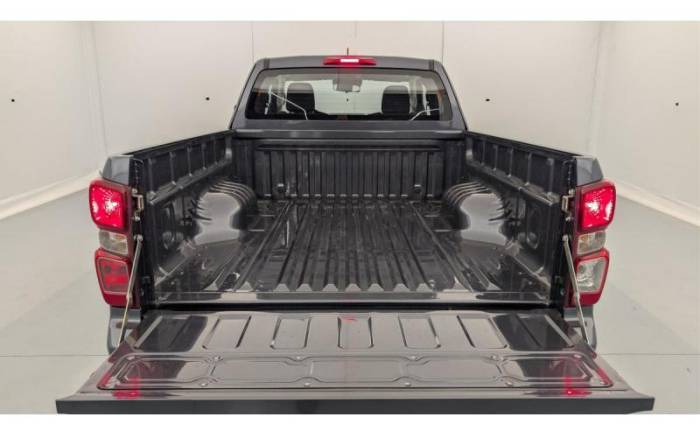 ISUZU D-MAX 2.2L SPACE CABINE M T EVOLUTION