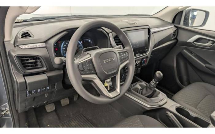 ISUZU D-MAX 2.2L SPACE CABINE M T EVOLUTION