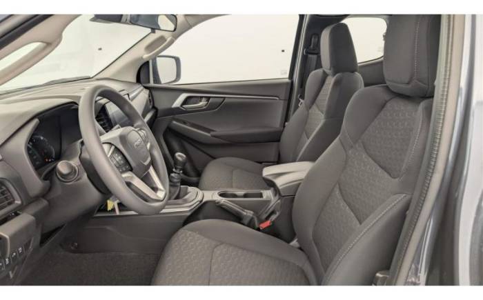 ISUZU D-MAX 2.2L SPACE CABINE M T EVOLUTION