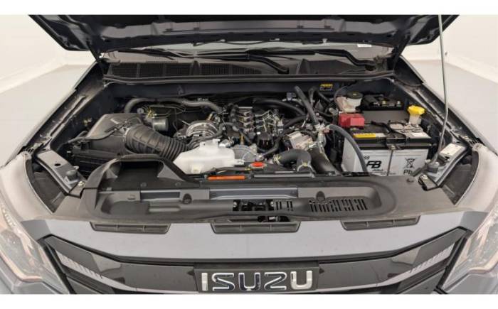 ISUZU D-MAX 2.2L SPACE CABINE M T EVOLUTION
