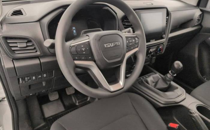 ISUZU D-MAX 2.2L SPACE CABINE M T B-STRONG