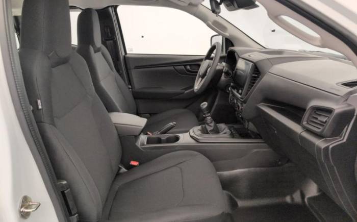 ISUZU D-MAX 2.2L SPACE CABINE M T B-STRONG