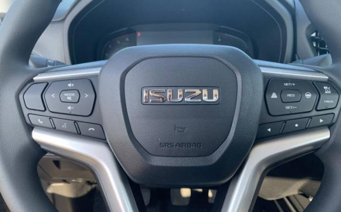 ISUZU D-MAX 2.2L SINGLE CABINE M T B-STRONG