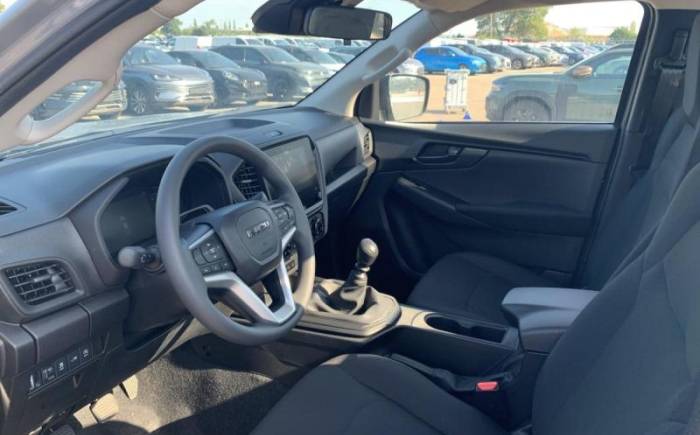 ISUZU D-MAX 2.2L SINGLE CABINE M T B-STRONG