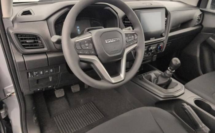 ISUZU D-MAX 2.2L SINGLE CABINE M T B-STRONG