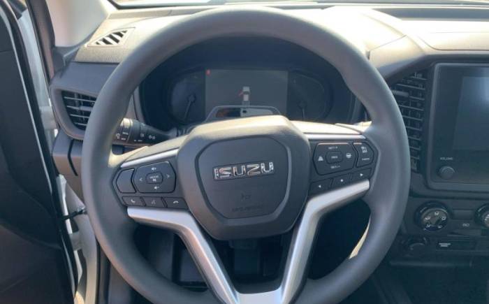 ISUZU D-MAX 2.2L SINGLE CABINE A T B-STRONG