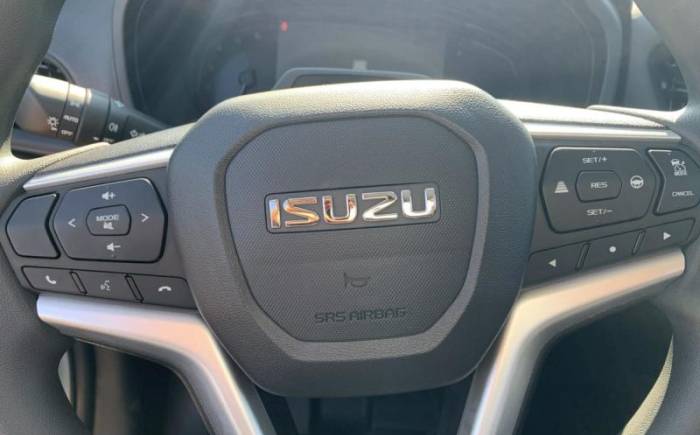 ISUZU D-MAX 2.2L SINGLE CABINE A T B-STRONG