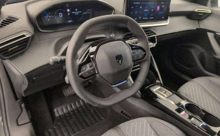 PEUGEOT 2008 Hybrid 145 ch e-dcs6 allure
