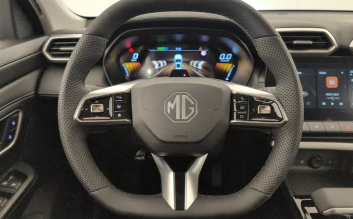 MG ZS 1.5 l hybrid+ 197 ch luxury