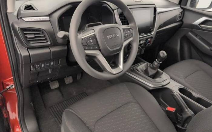 ISUZU D-MAX 2.2L SPACE CABINE M T EVOLUTION