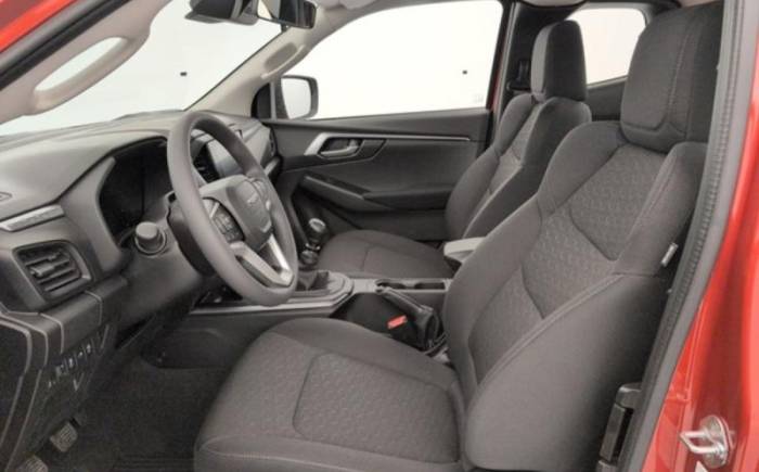 ISUZU D-MAX 2.2L SPACE CABINE M T EVOLUTION
