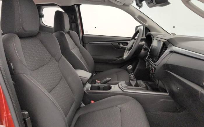 ISUZU D-MAX 2.2L SPACE CABINE M T EVOLUTION