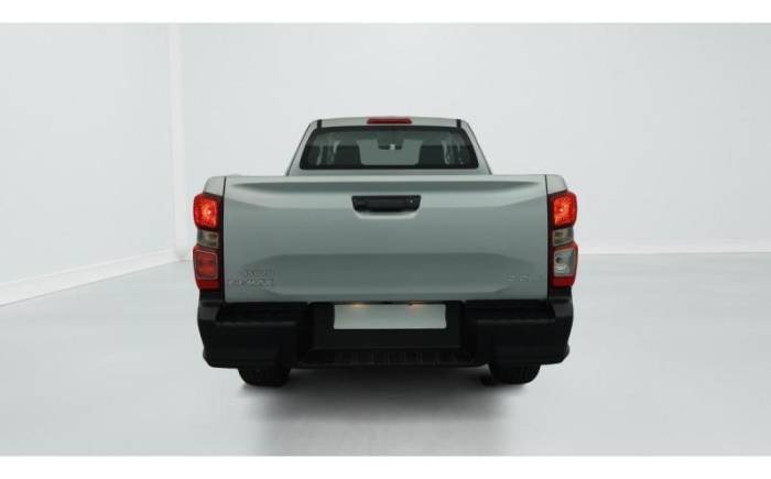 ISUZU D-MAX 2.2L SPACE CABINE M T B-STRONG