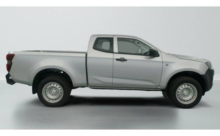ISUZU D-MAX 2.2L SPACE CABINE M T B-STRONG