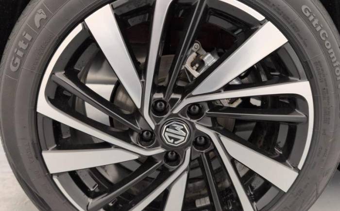 MG ZS 1.5 L HYBRID+ 197 CH LUXURY