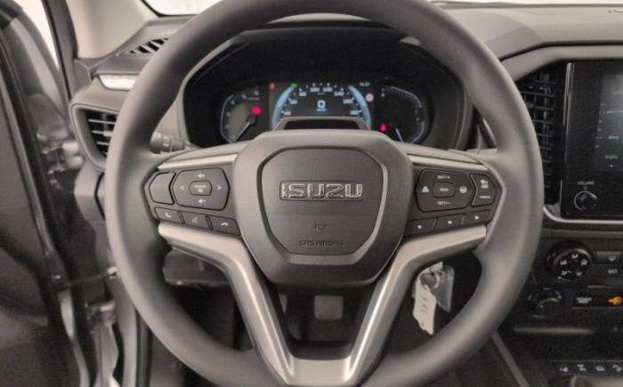 ISUZU D-MAX 2.2L SPACE CABINE M T EVOLUTION