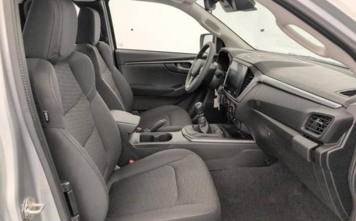 ISUZU D-MAX 2.2L SPACE CABINE M T EVOLUTION